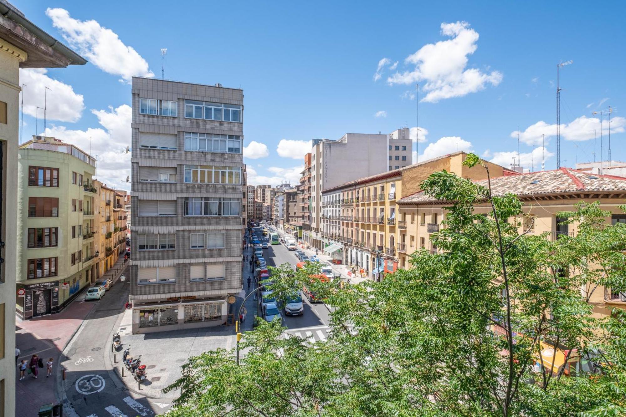 Apartamentos Coso Zaragoza Bagian luar foto